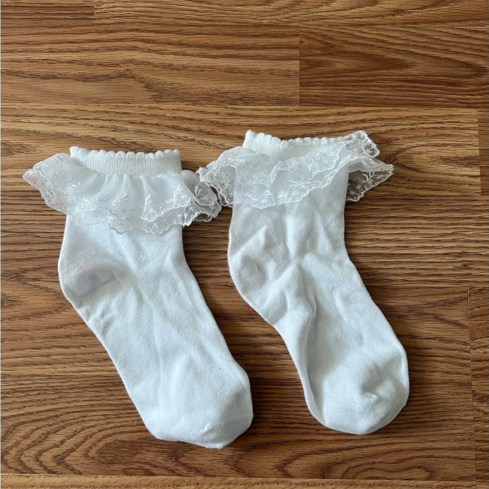 White Lace Ruffle Socks